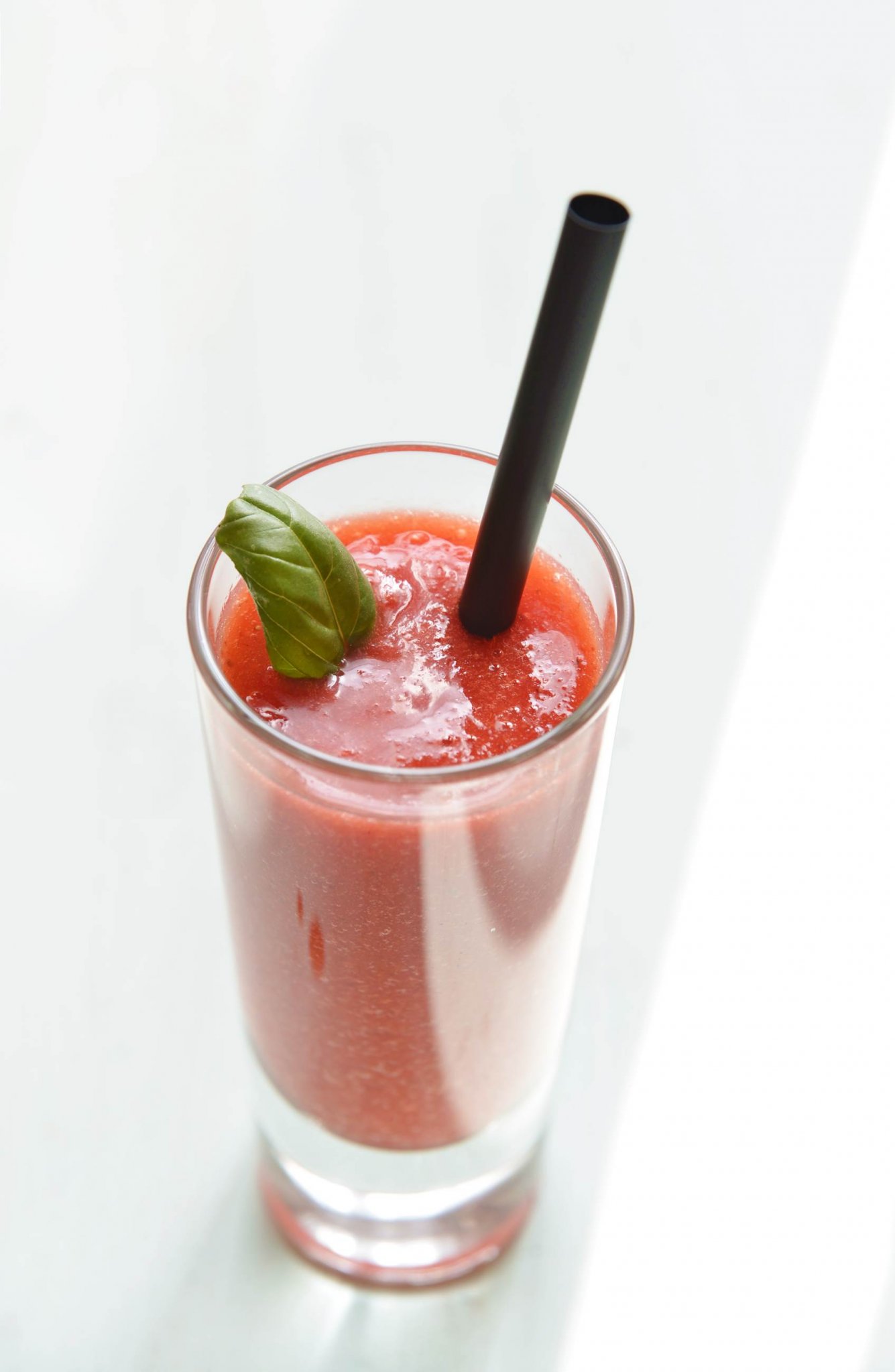 smoothie alma-eper-edeskomeny-bazsalikom